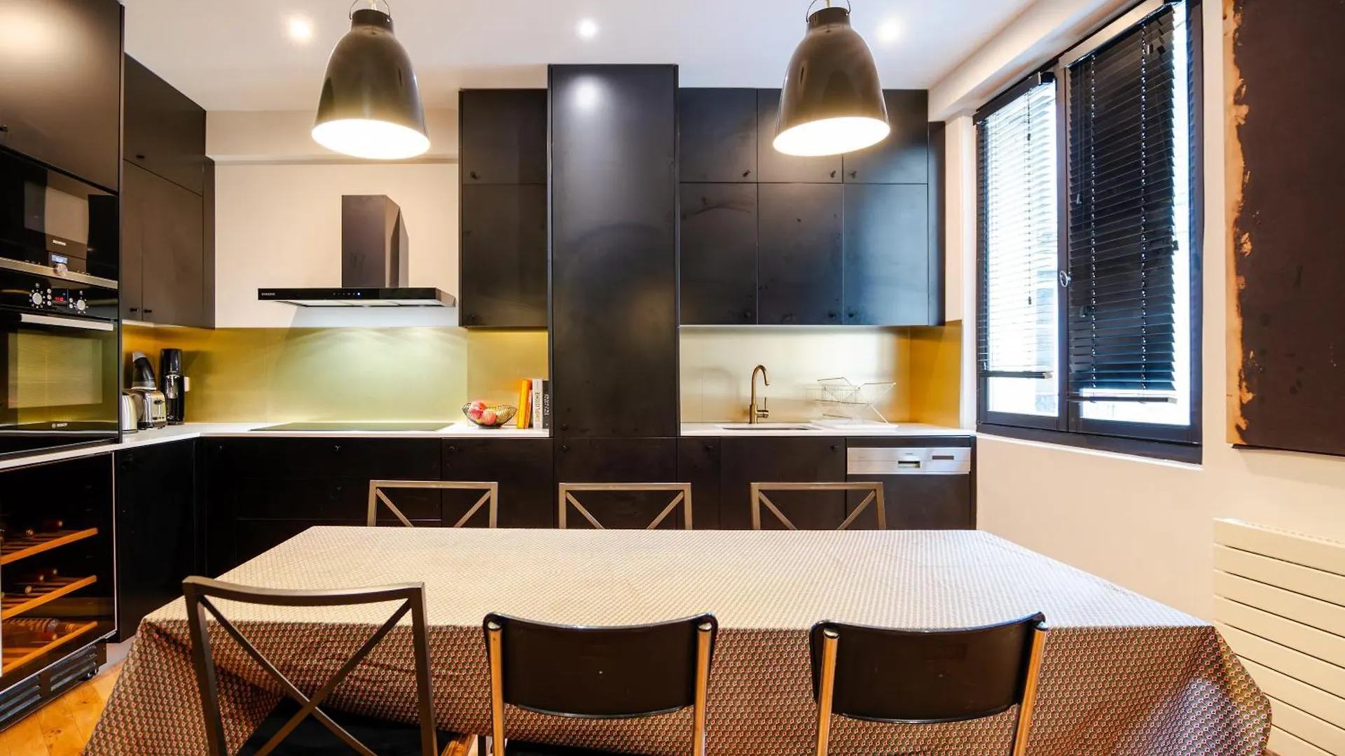 Veeve - Aesthetic Artistry Apartment Paris